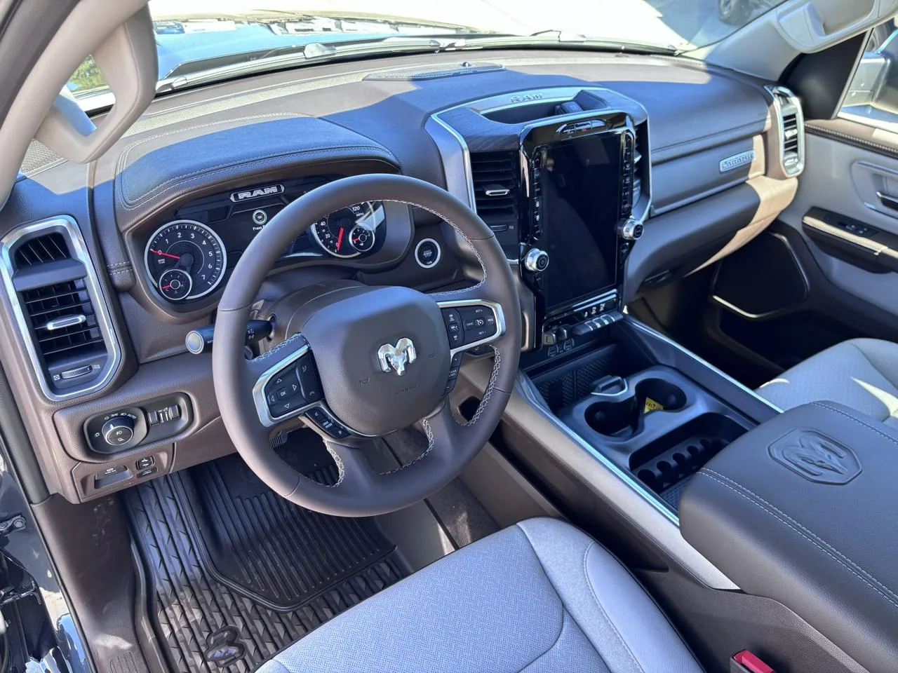 2027 RAM 1500 Laramie 4x4 Crew Cab 5'7" Box, photo 9