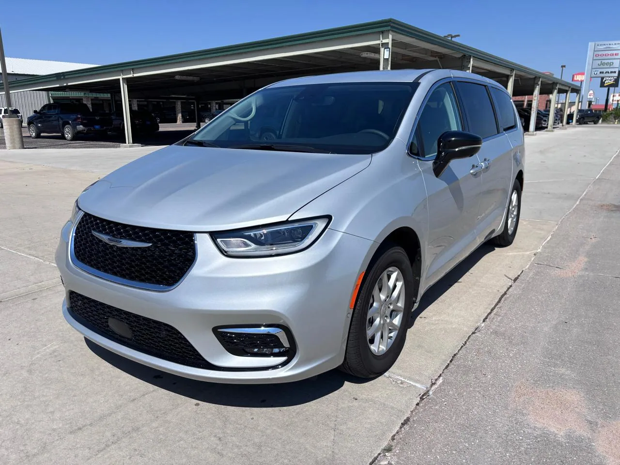 2024 Chrysler Pacifica Touring L FWD, photo 1