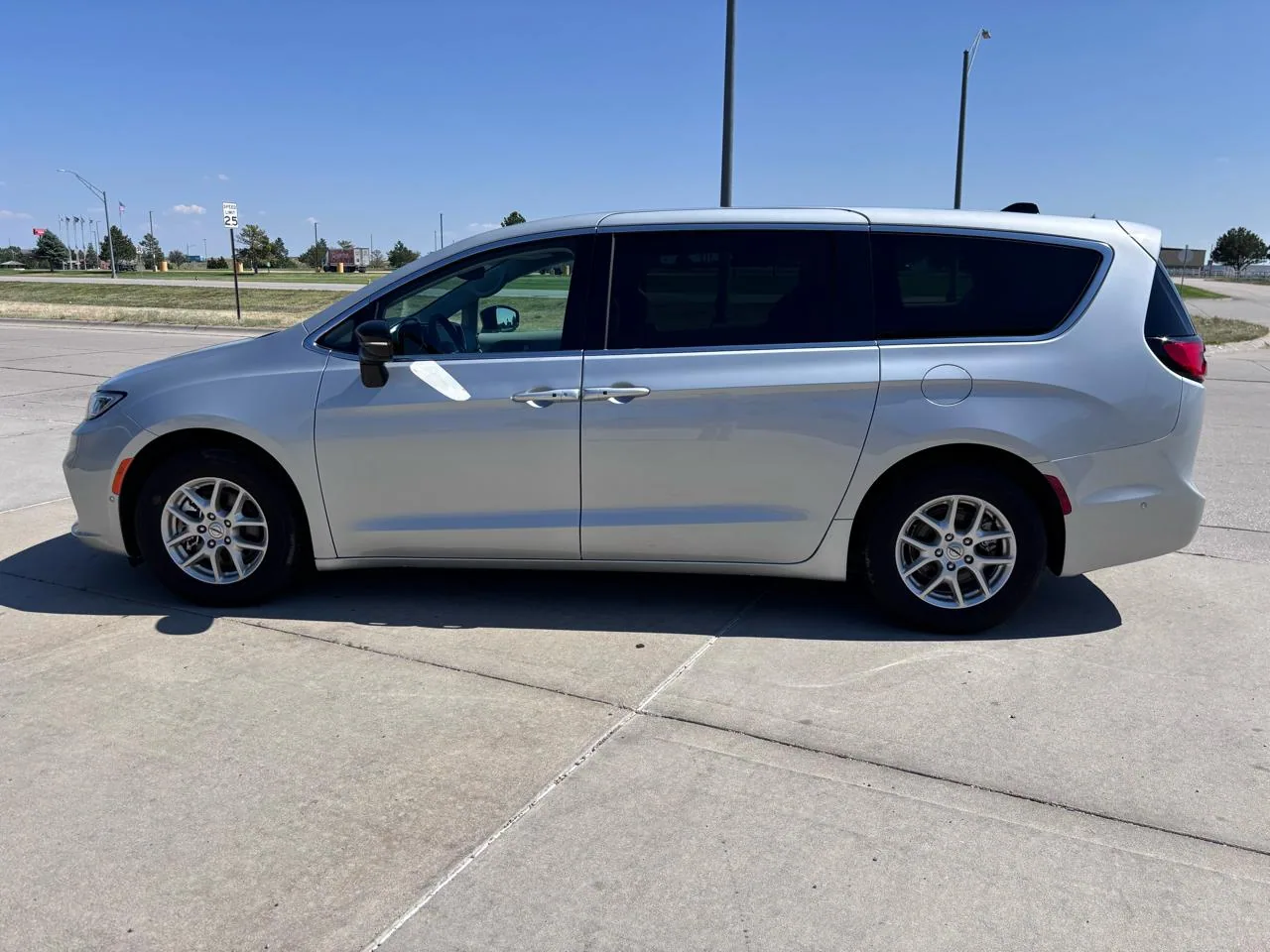 2024 Chrysler Pacifica Touring L FWD, photo 6