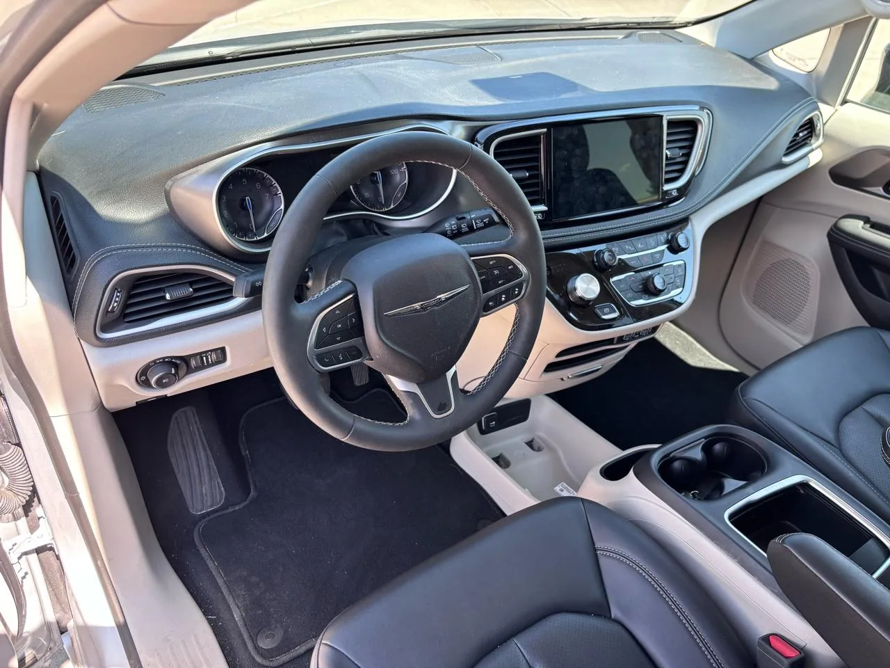 2024 Chrysler Pacifica Touring L FWD, photo 11