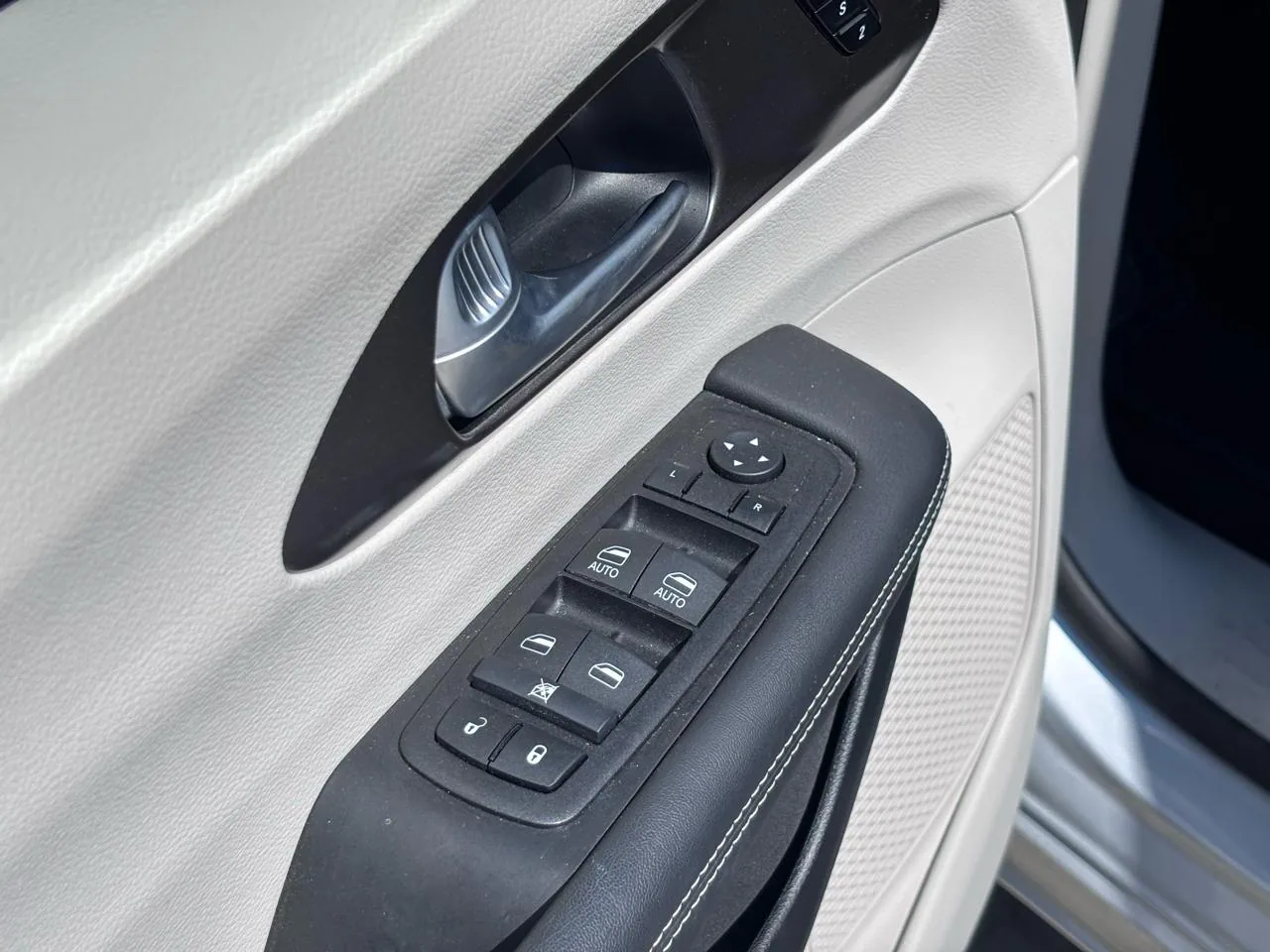 2024 Chrysler Pacifica Touring L FWD, photo 12