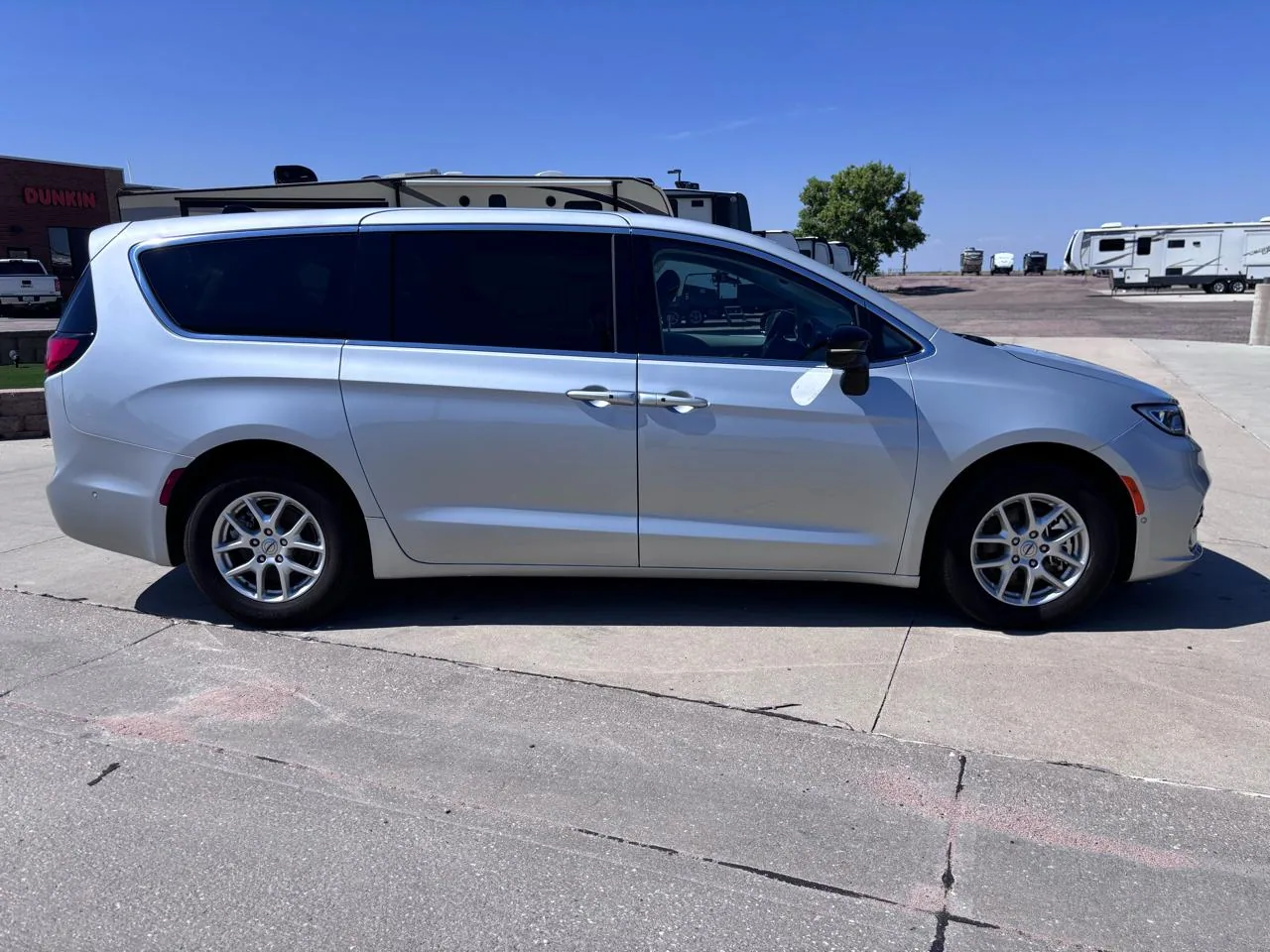 2024 Chrysler Pacifica Touring L FWD, photo 3