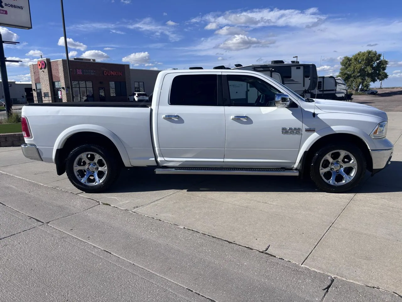 2018 RAM 1500 Laramie 4x4 Crew Cab 6'4" Box, photo 3