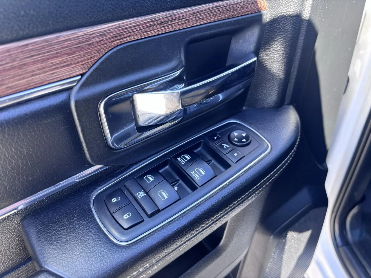 2018 RAM 1500 Laramie 4x4 Crew Cab 6'4" Box, photo 11