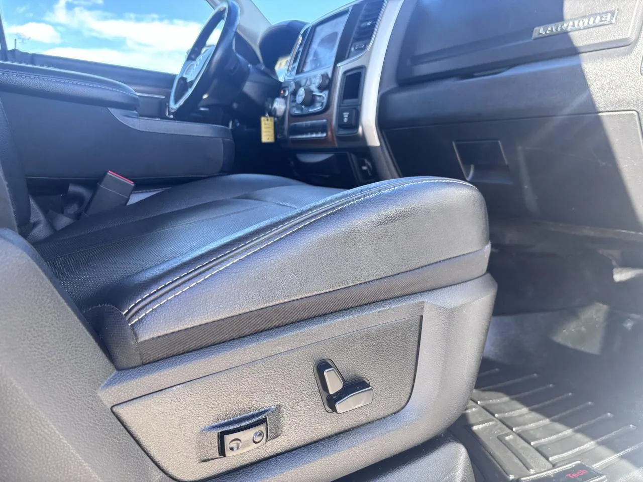 2018 RAM 1500 Laramie 4x4 Crew Cab 6'4" Box, photo 19