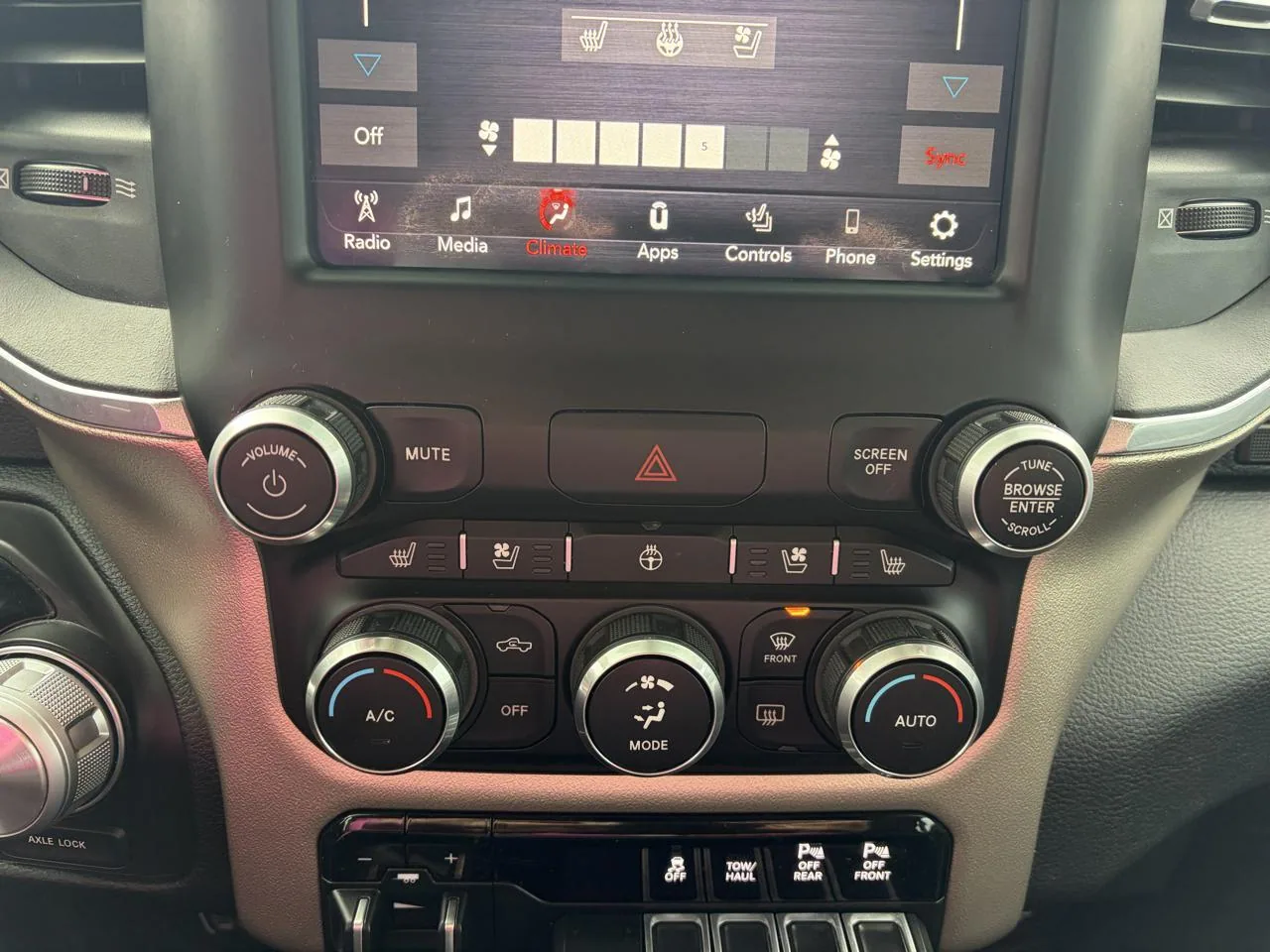 2019 RAM 1500 Laramie 4x4 Crew Cab 5'7" Box, photo 18