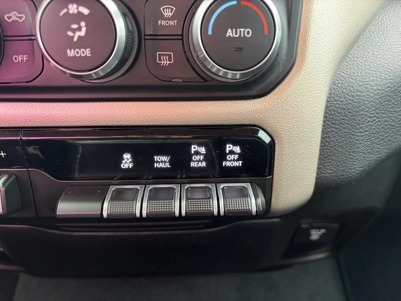 2019 RAM 1500 Laramie 4x4 Crew Cab 5'7" Box, photo 19