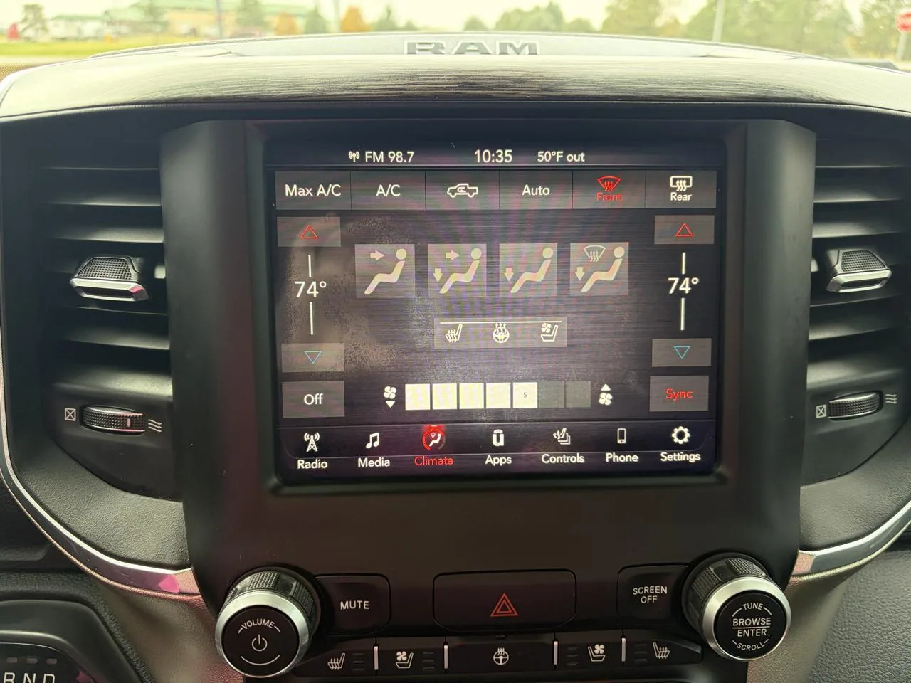 2019 RAM 1500 Laramie 4x4 Crew Cab 5'7" Box, photo 17