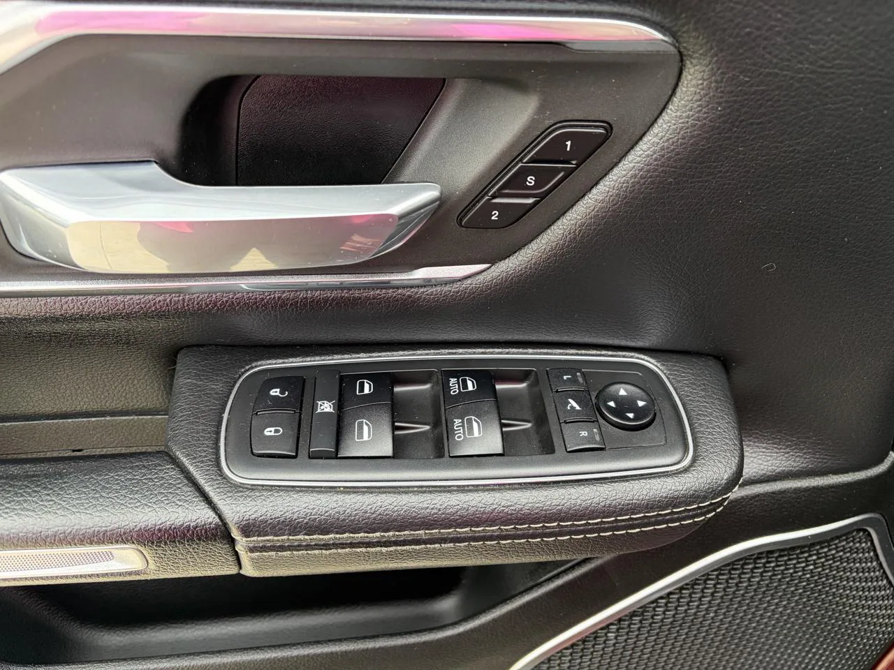 2019 RAM 1500 Laramie 4x4 Crew Cab 5'7" Box, photo 15