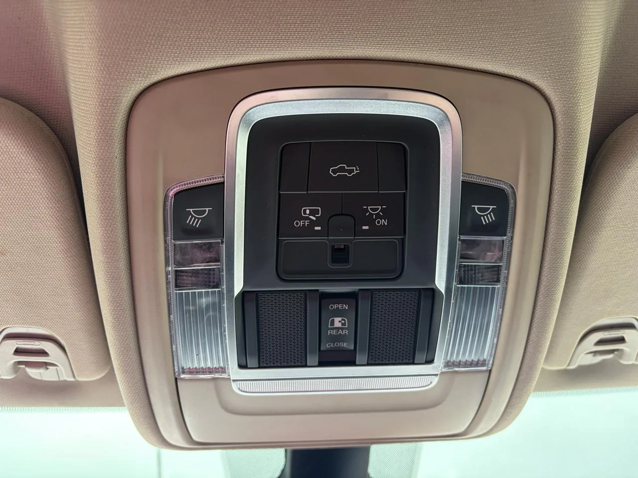 2019 RAM 1500 Laramie 4x4 Crew Cab 5'7" Box, photo 25