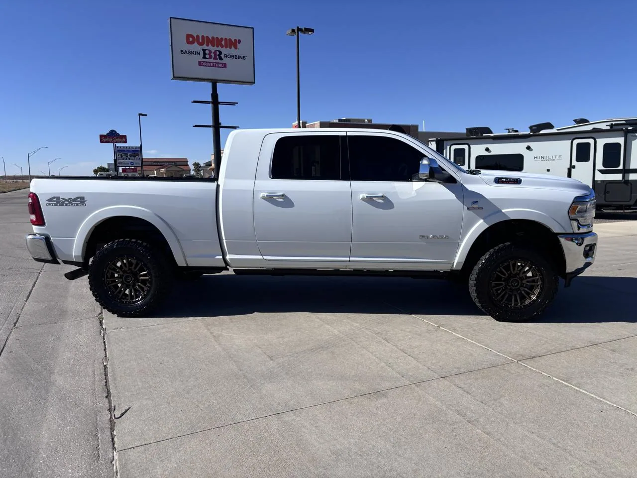 2021 RAM 2500 Laramie 4x4 Mega Cab 6'4" Box, photo 3