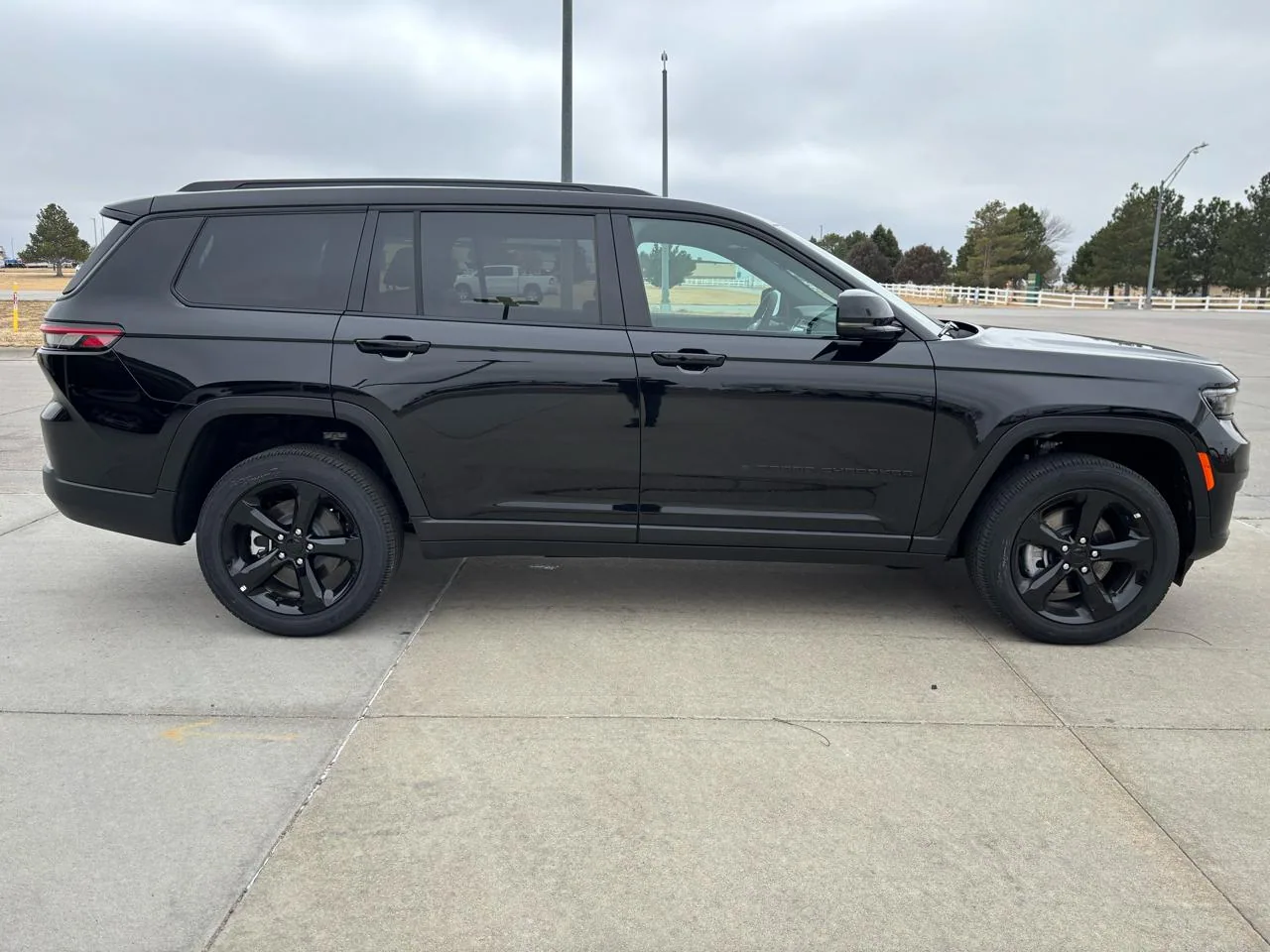 2025 Jeep Grand Cherokee L Altitude X 4x4, photo 3