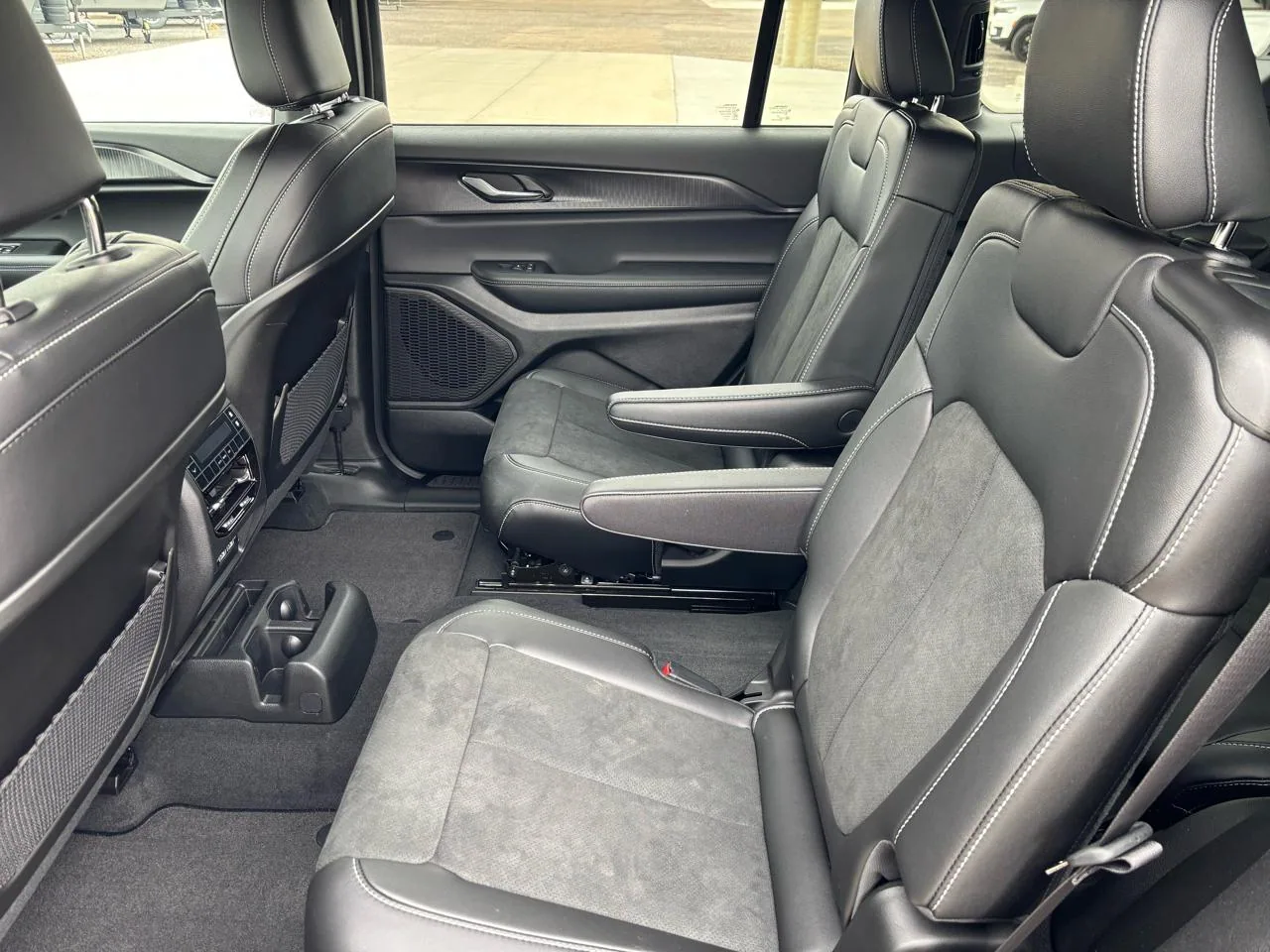2025 Jeep Grand Cherokee L Altitude X 4x4, photo 9