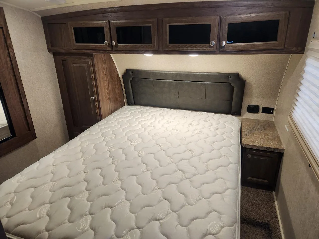 2018 Rockwood Signature 8295WS, photo 18