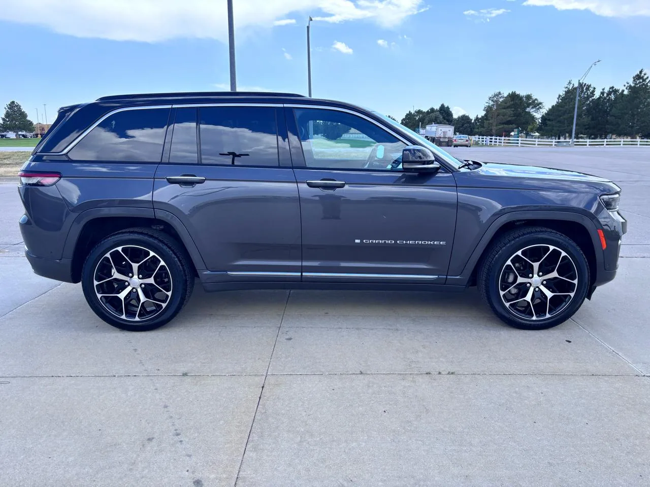 2025 Jeep Grand Cherokee Summit Reserve 4x4, photo 3