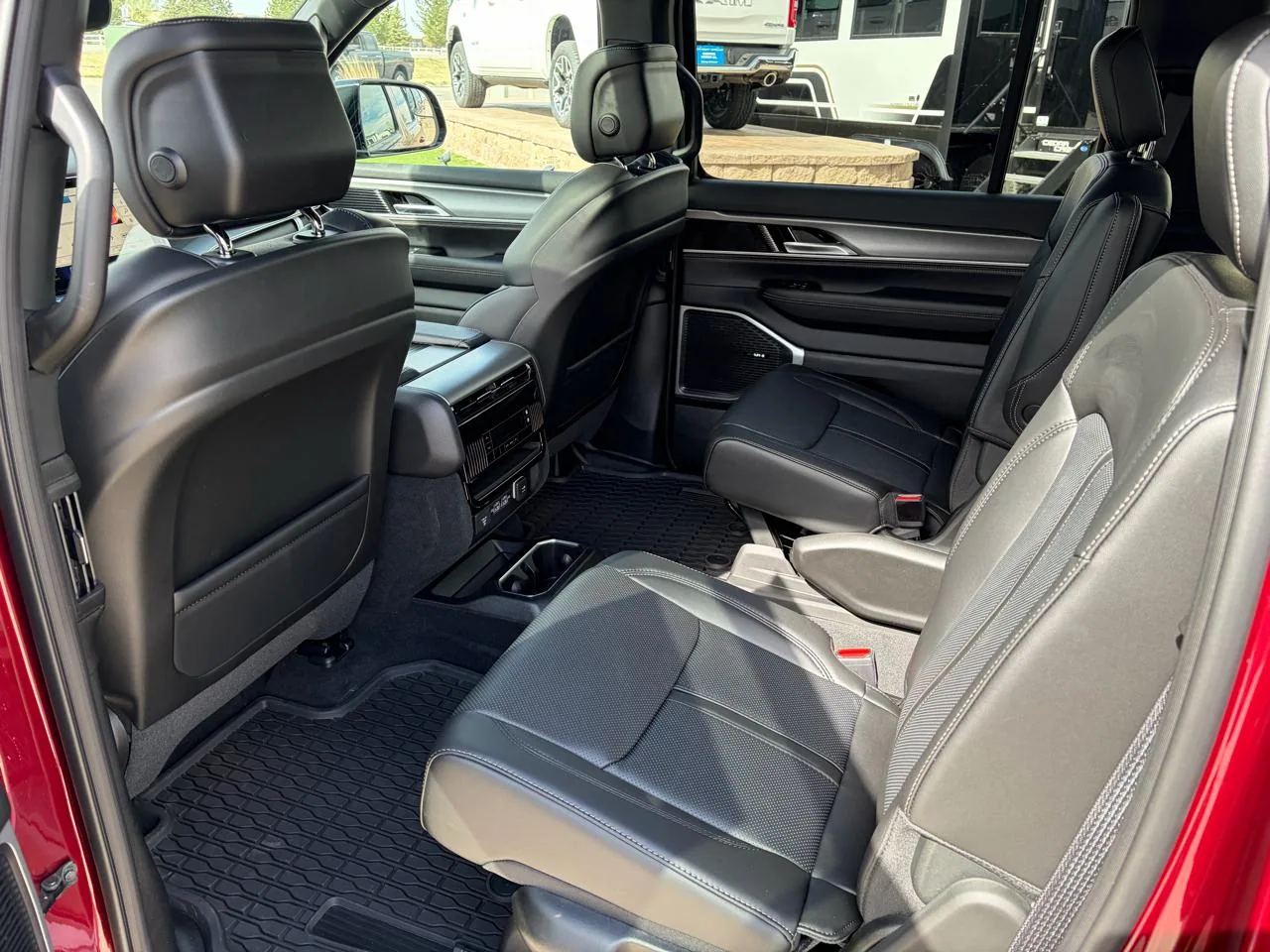 2026 Jeep Grand Wagoneer Upland 4x4, photo 11