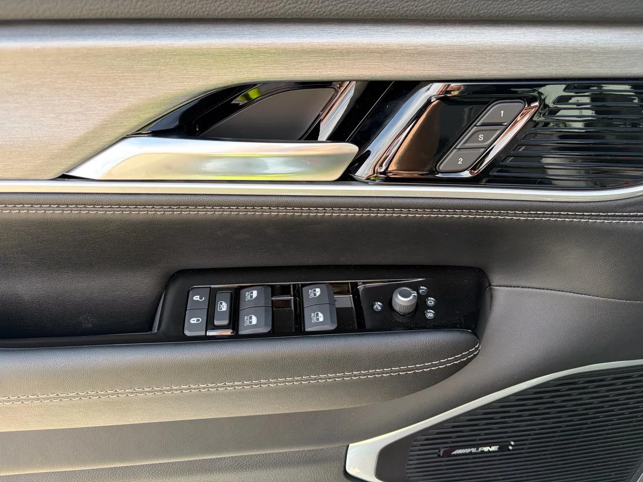 2026 Jeep Grand Wagoneer Upland 4x4, photo 17