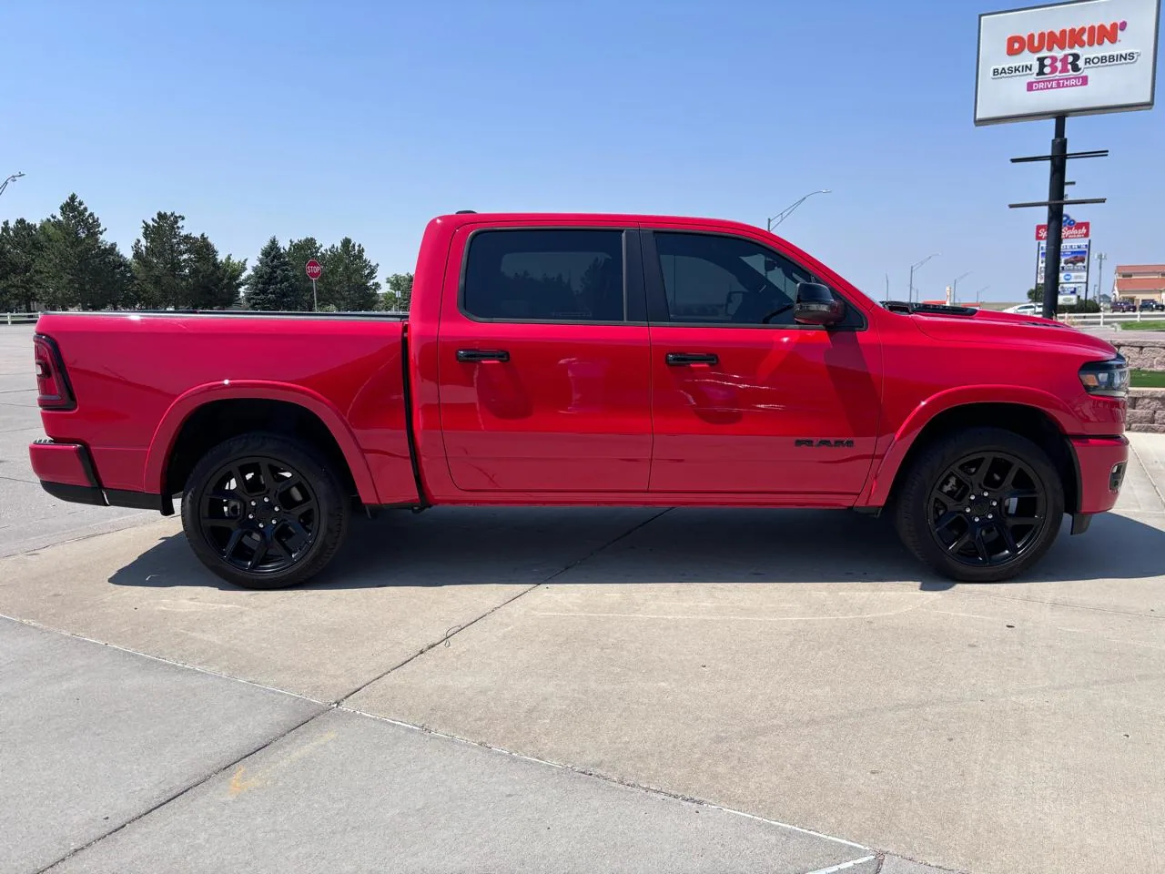 2025 RAM 1500 Laramie 4x4 Crew Cab 5'7" Box, photo 3