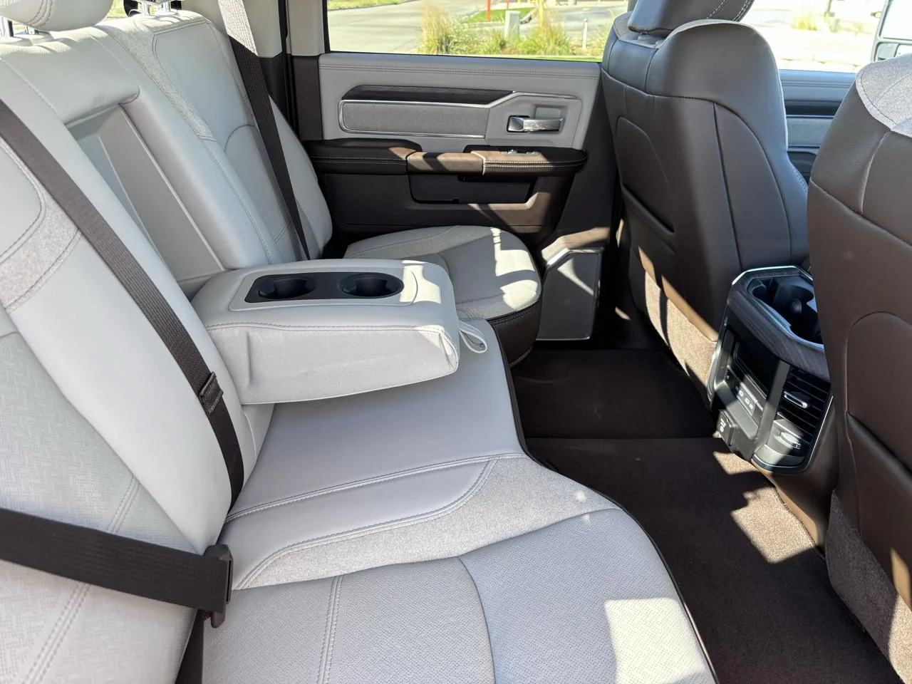 2027 RAM 2500 Laramie 4x4 Crew Cab 8' Box, photo 18