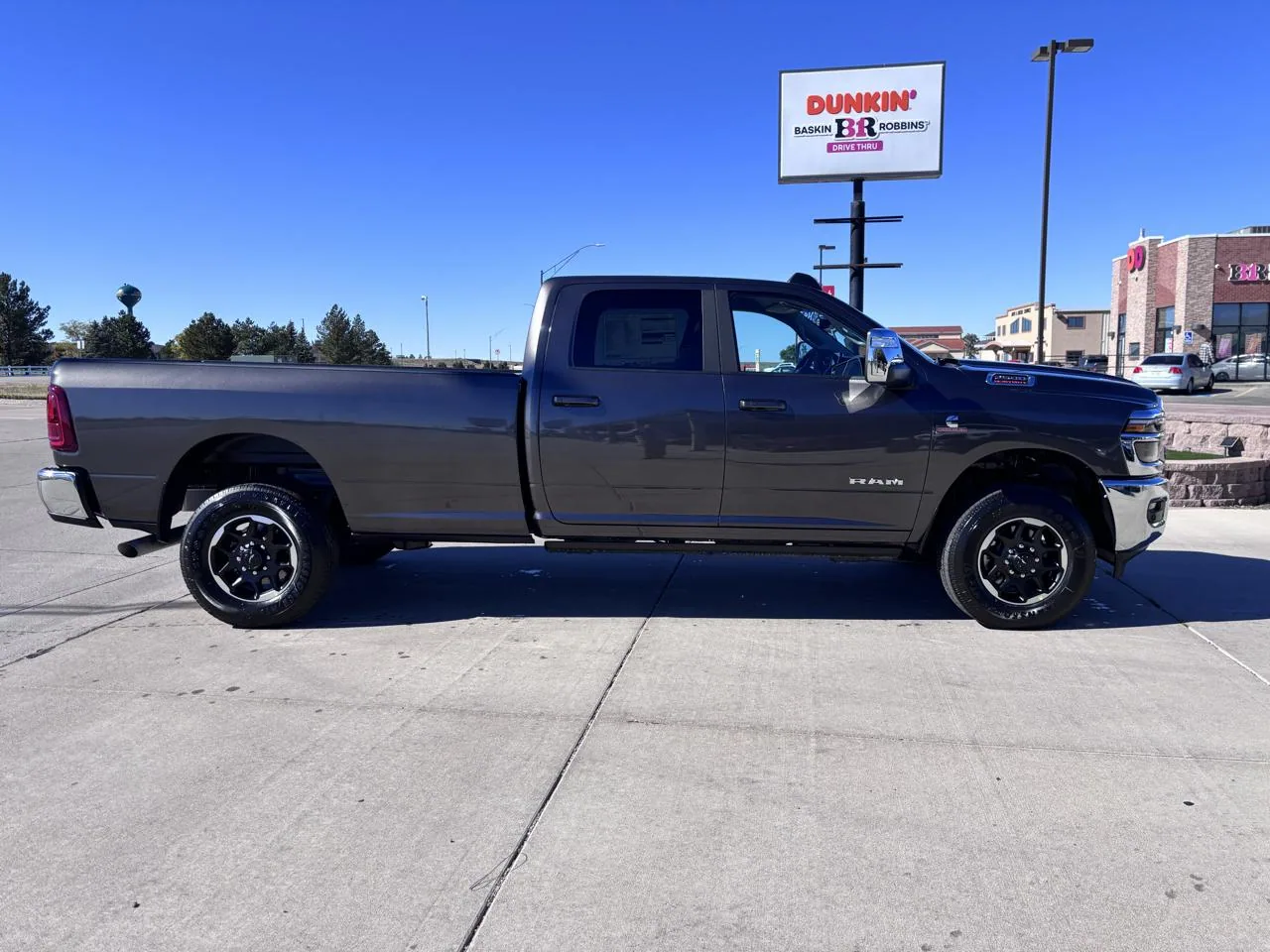 2027 RAM 2500 Laramie 4x4 Crew Cab 8' Box, photo 3