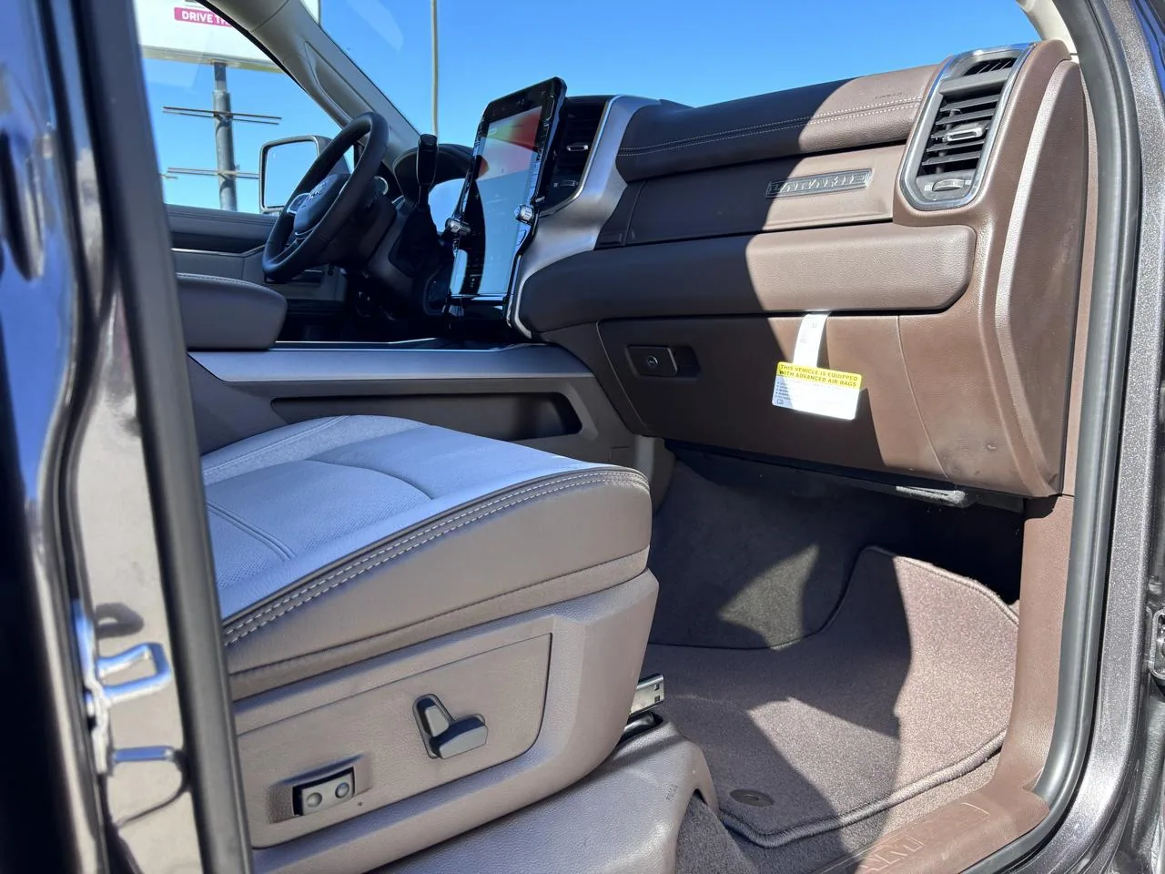 2027 RAM 2500 Laramie 4x4 Crew Cab 8' Box, photo 17