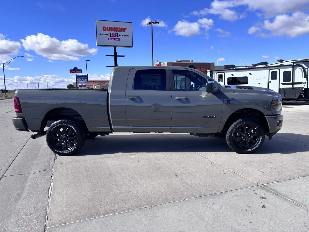 2027 RAM 2500 Laramie 4x4 Mega Cab 6'4" Box, photo 3
