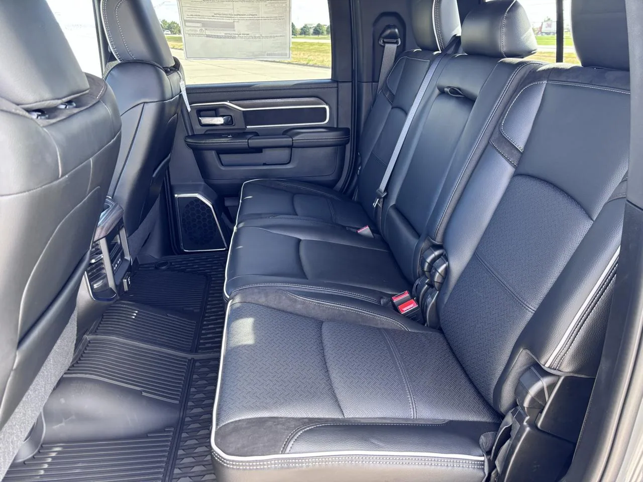 2027 RAM 2500 Laramie 4x4 Mega Cab 6'4" Box, photo 7
