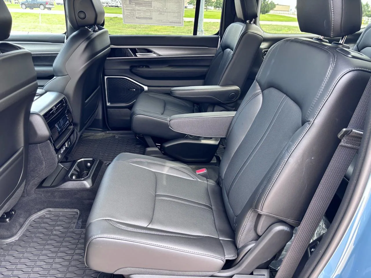 2026 Jeep Grand Wagoneer Upland 4x4, photo 10